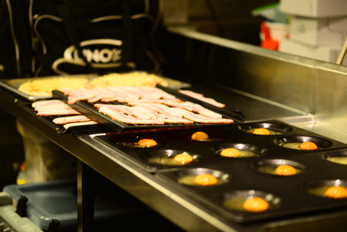 UNOX Combi Oven 12 Bacon & eggs Rolls cooked in 2 minutes