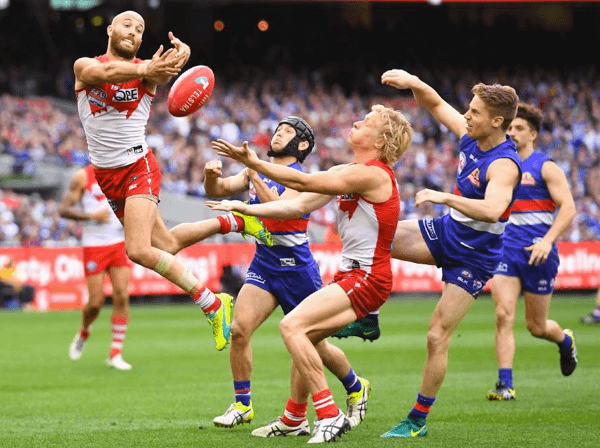 The Swans & Bulldogs going for it 2016 AFL Grand Final
