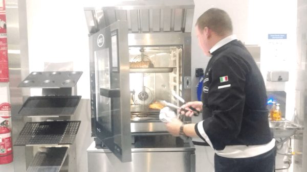 3.5 minutes to cook a pizza In The UNOX Cheftop Combi Oven
